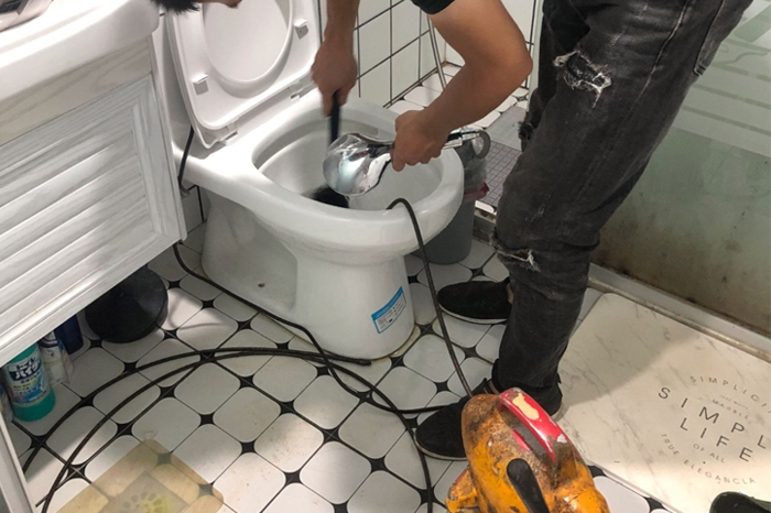 新巴尔虎左疏通下水道