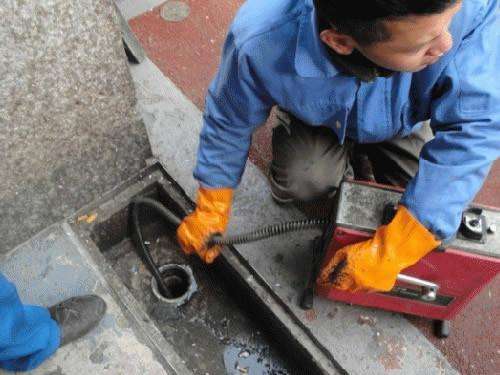 新巴尔虎左疏通下水道